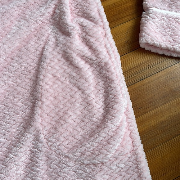 Worn once! Comfy Soft Pink Long robe - Picture 4 of 5
